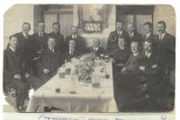 Dateiname=maennerrunde.jpg
Dateigröße=1030KB
Abmessungen: 1743x1176
hinzugefügt am: 24. August 2023 maennerrunde.jpg